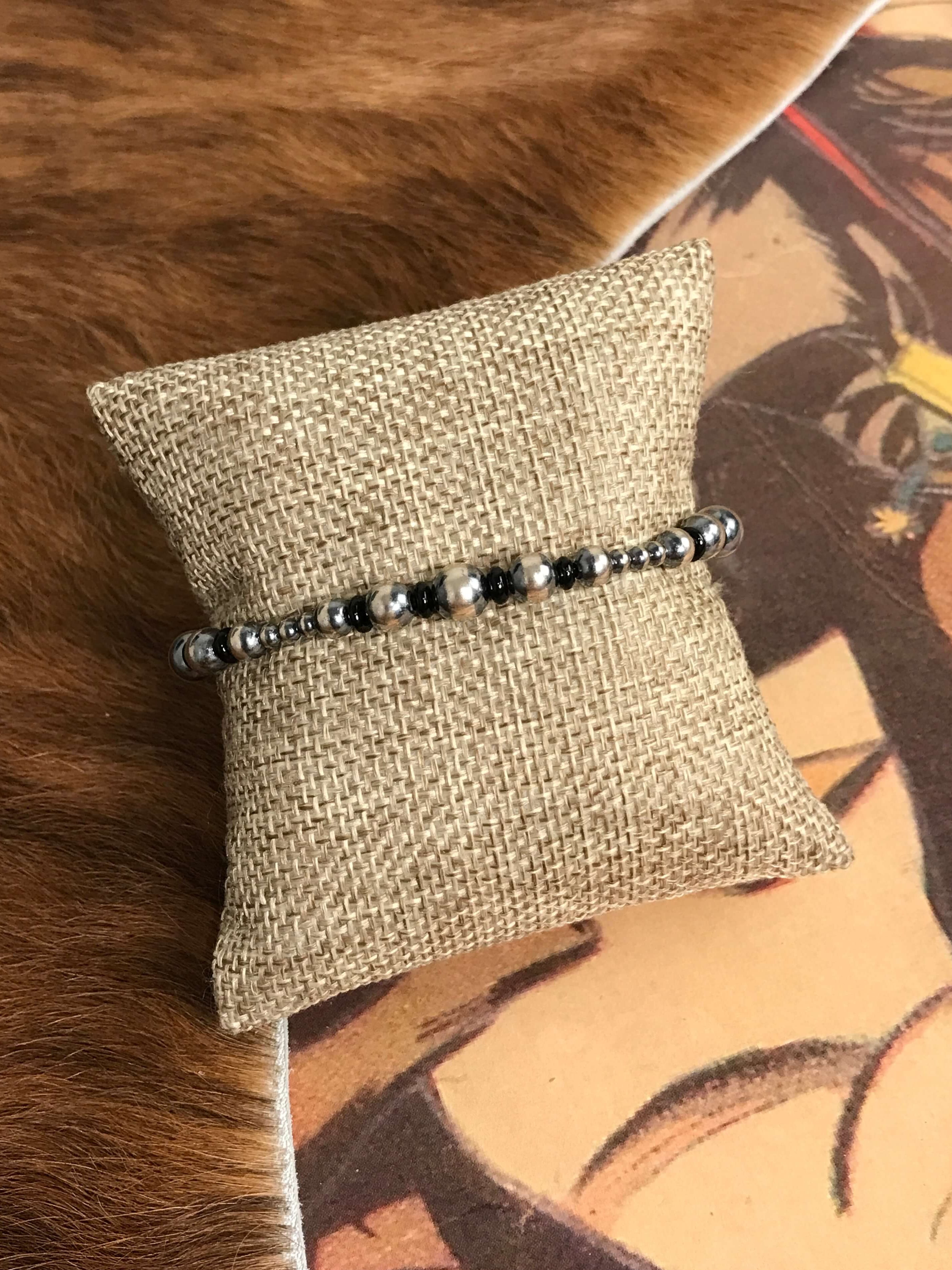 The Pompei Onyx Stretch Bracelet-Bracelets & Cuffs-Calli Co., Turquoise and Silver Jewelry, Native American Handmade, Zuni Tribe, Navajo Tribe, Brock Texas