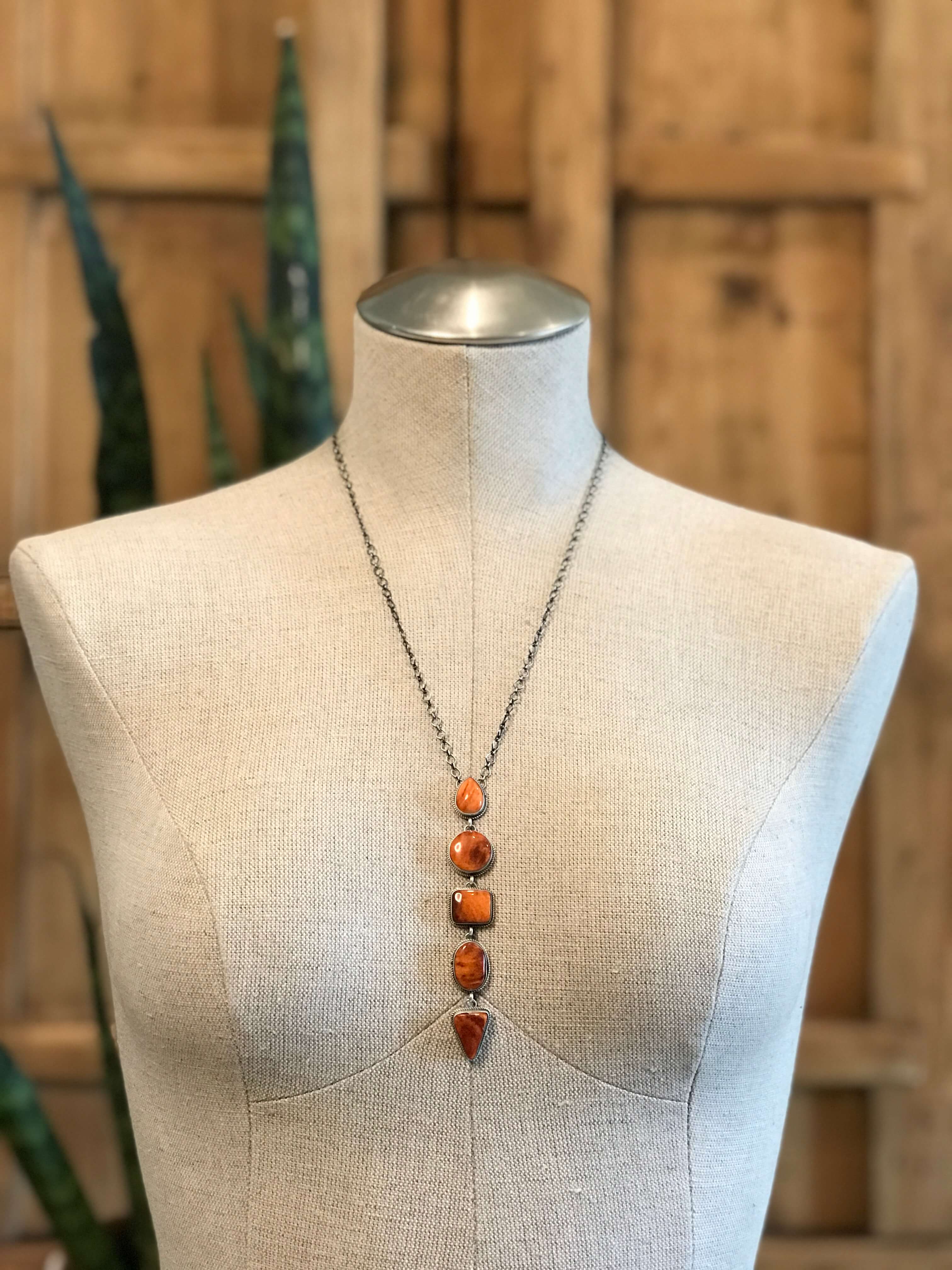 The Arroyo Lariat Necklace in Spiny Oyster, 19 – Calli Co. Silver