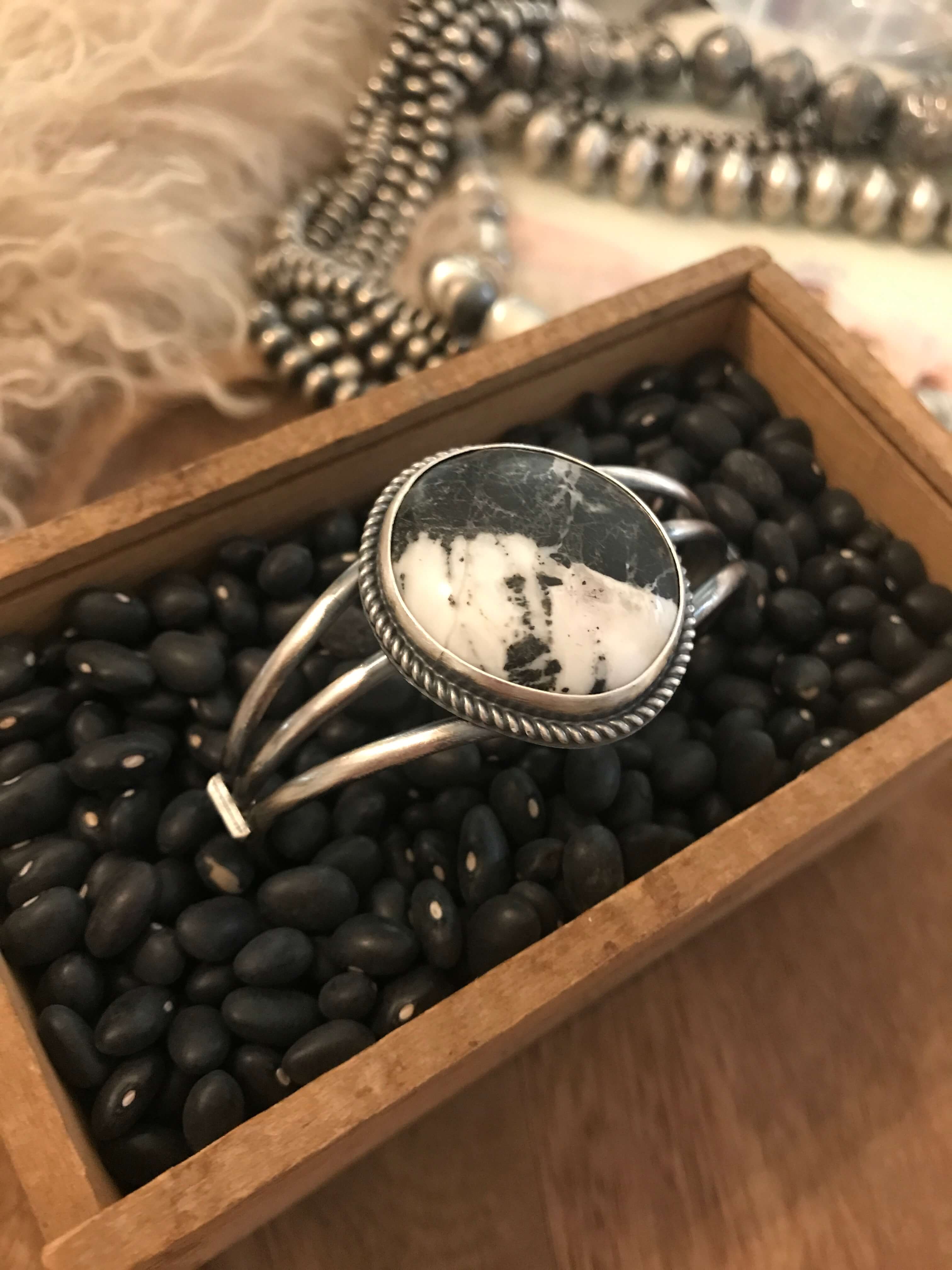 CIVARIZEブーツアンクレットネックレス buffalobobs FUGA The Amado White Buffalo Cuff, 2 – Calli Co. Silver